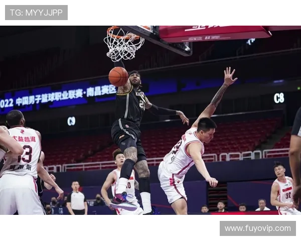 杨瀚森因争抢篮板遭判六犯离场赛场瞬间引发争议 杨瀚森因争抢篮板遭判六犯离场赛场瞬间引发争议